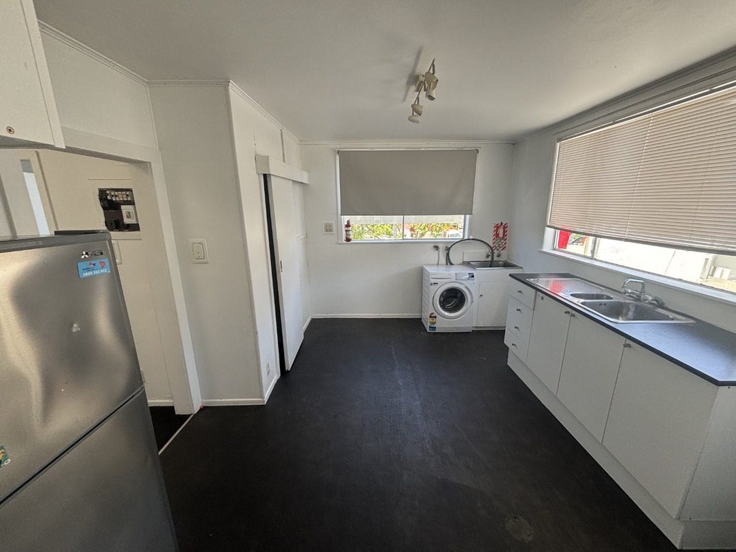510 Adelaide Road, Berhampore, Wellington - Carousel 14