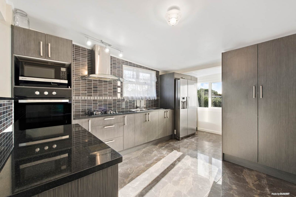69 Golf Road, New Lynn, Auckland - Carousel 2
