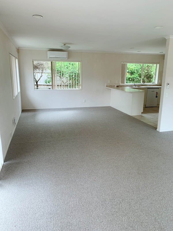 100A Golfland Drive, Golflands, Auckland - Carousel 2