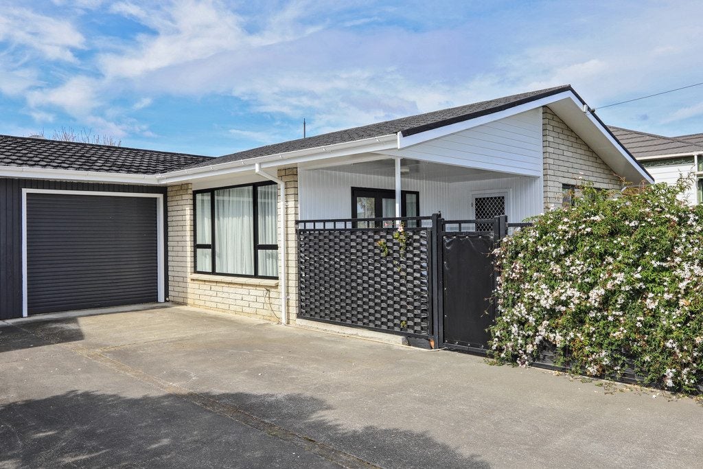 2/107 Princes Street, Parkvale, Hastings - Carousel 1