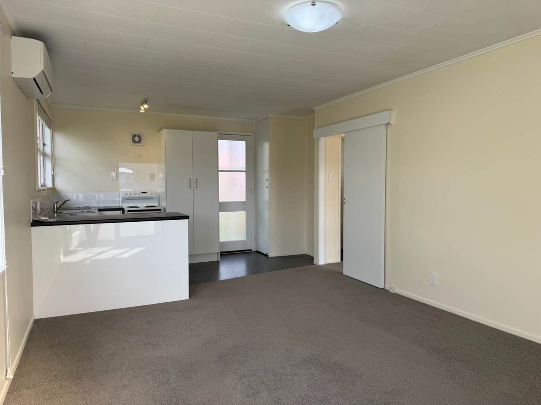 7/24 Bardia Street, Belmont, Auckland - Carousel 2