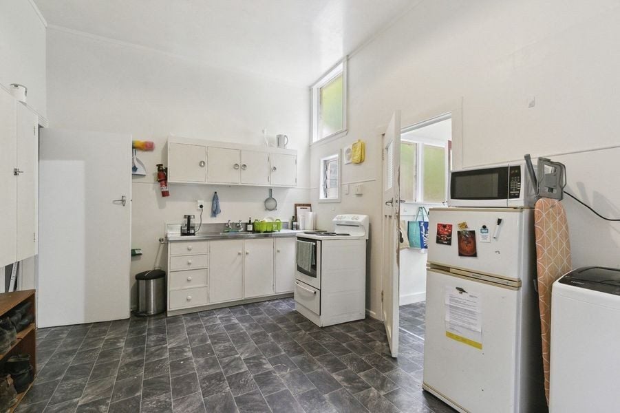 1/13 Garden Road, Northland, Wellington - Carousel 2