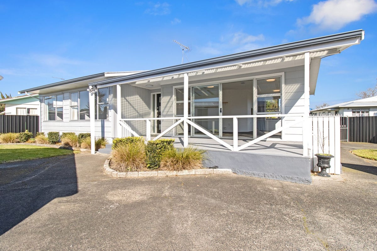 1/6 Oakfield Crescent, Pukete, Hamilton - Carousel 2