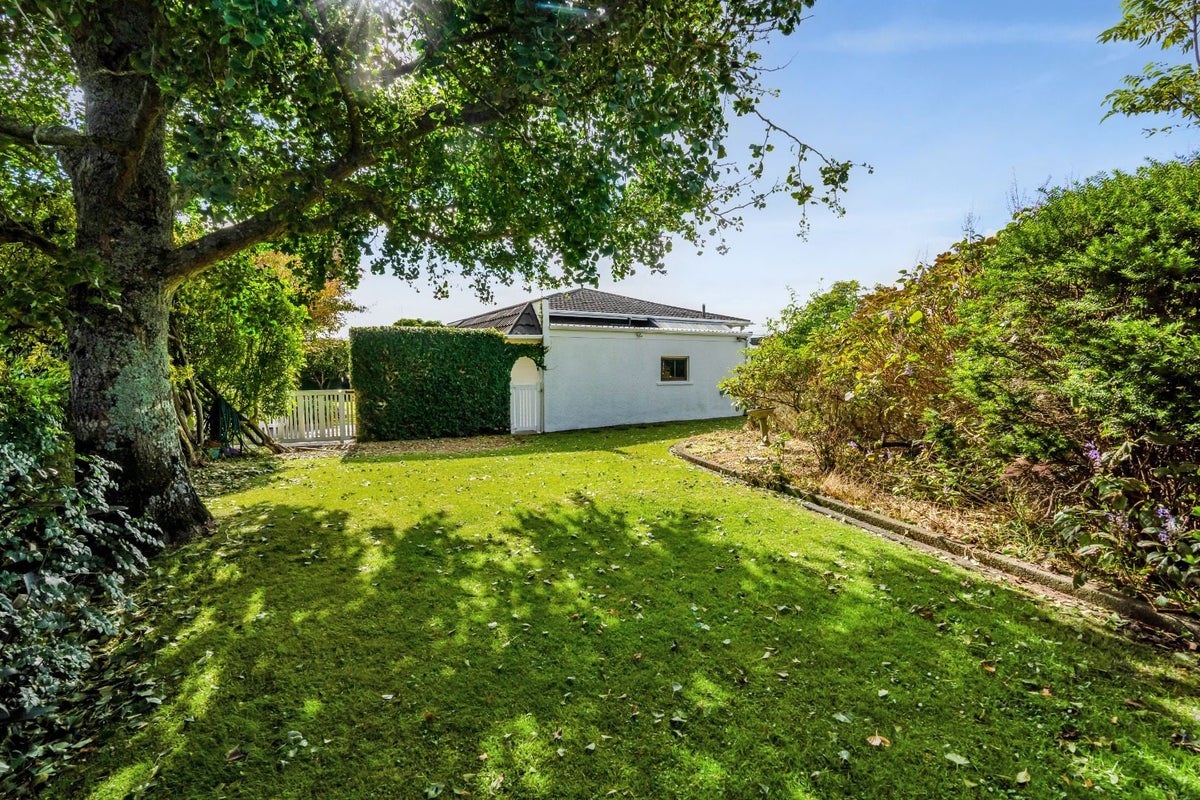 10 Seddon Street, Westown, New Plymouth - Carousel 8