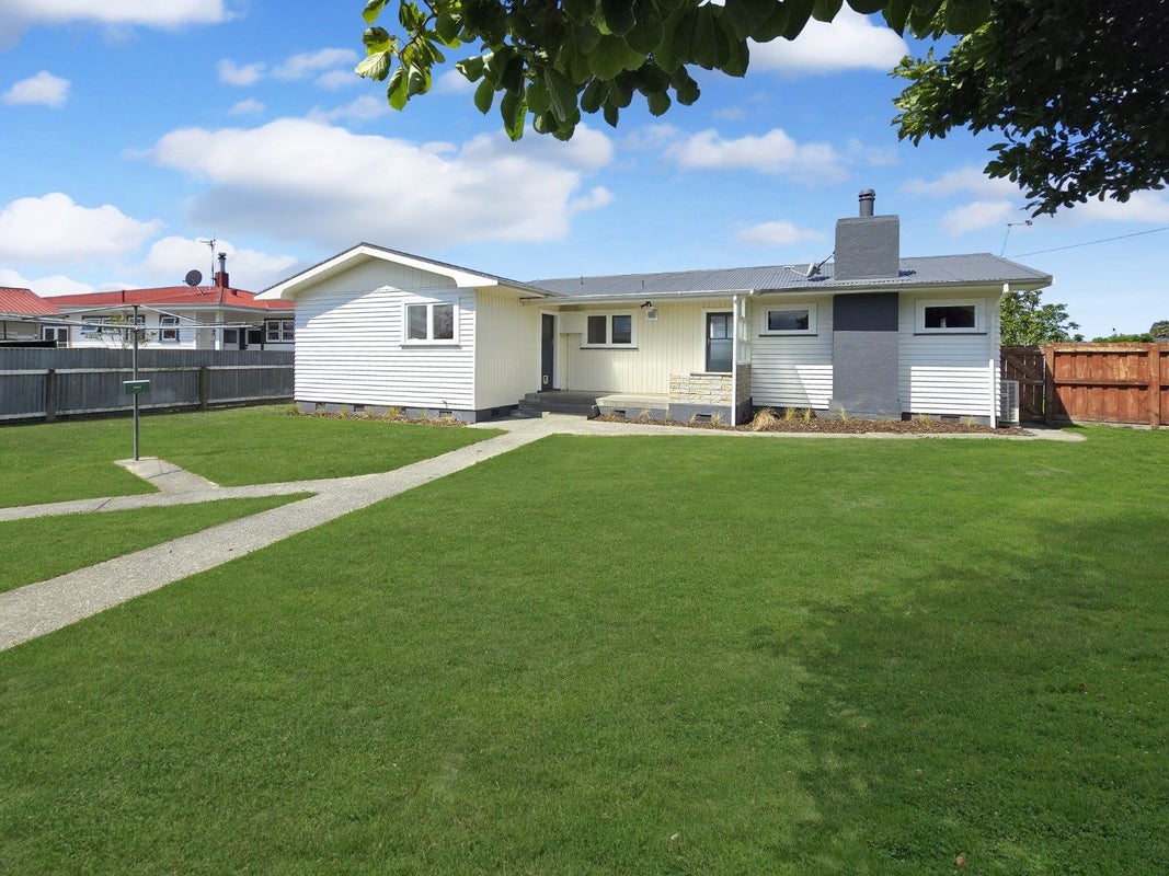 7 Armour Place, Onekawa, Napier - Carousel 1