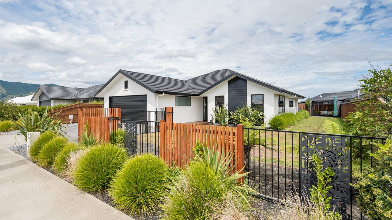 95 Berryfield Drive, Appleby, Richmond - Carousel 1
