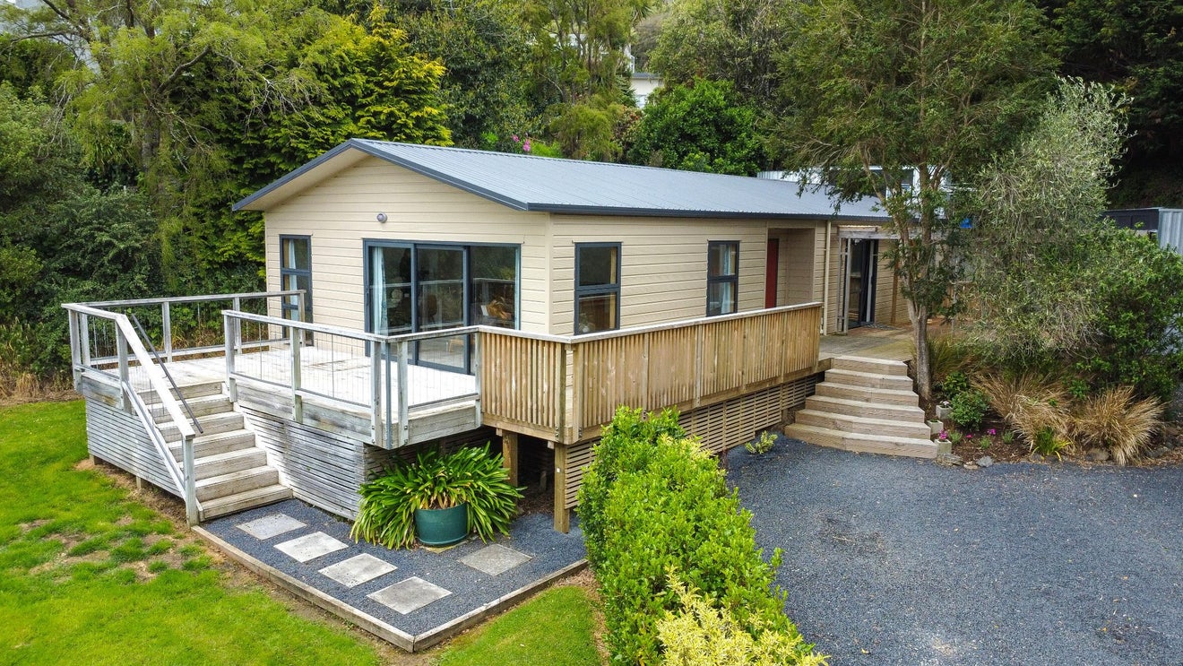 11 Marion Street, Macandrew Bay, Dunedin - Carousel 1