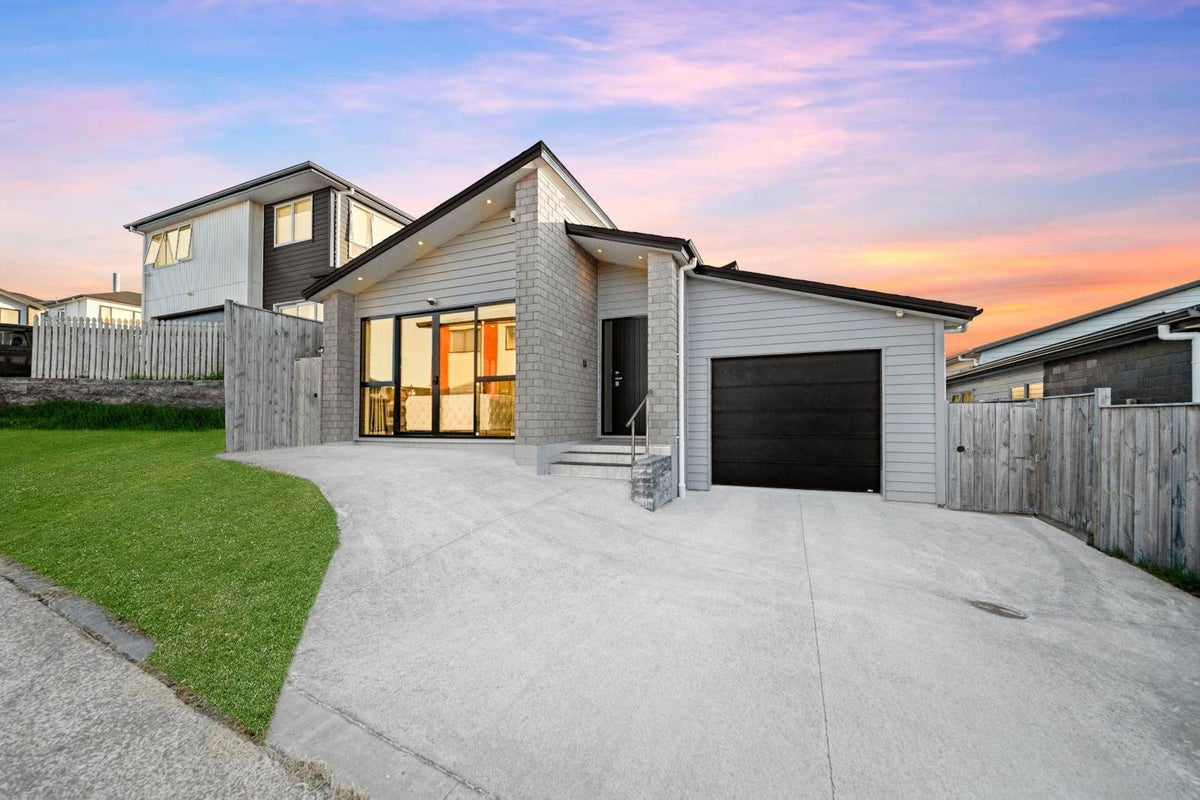 126 Thomas Road, Flat Bush, Auckland - Carousel 1