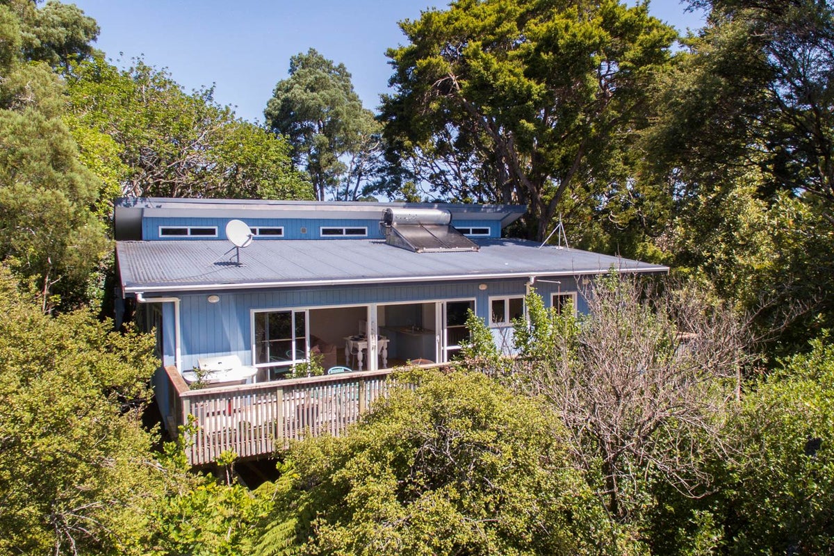 90 Warner Park Avenue, Laingholm, Auckland - Carousel 1
