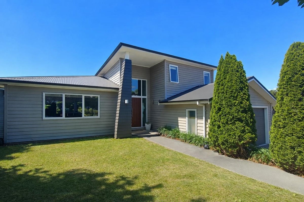 13 Te Puia Drive, Aotea, Porirua - Carousel 2