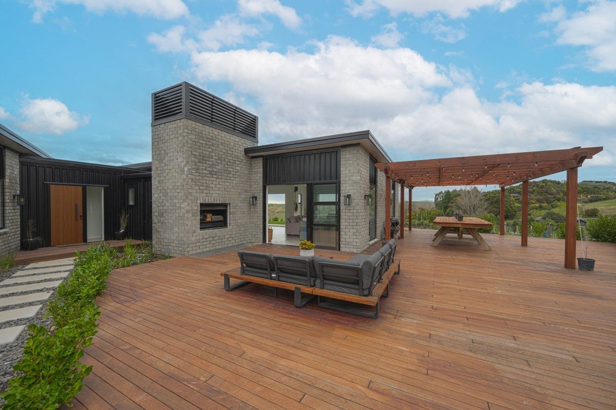 56 Avery Road, Eskdale, Napier - Carousel 1