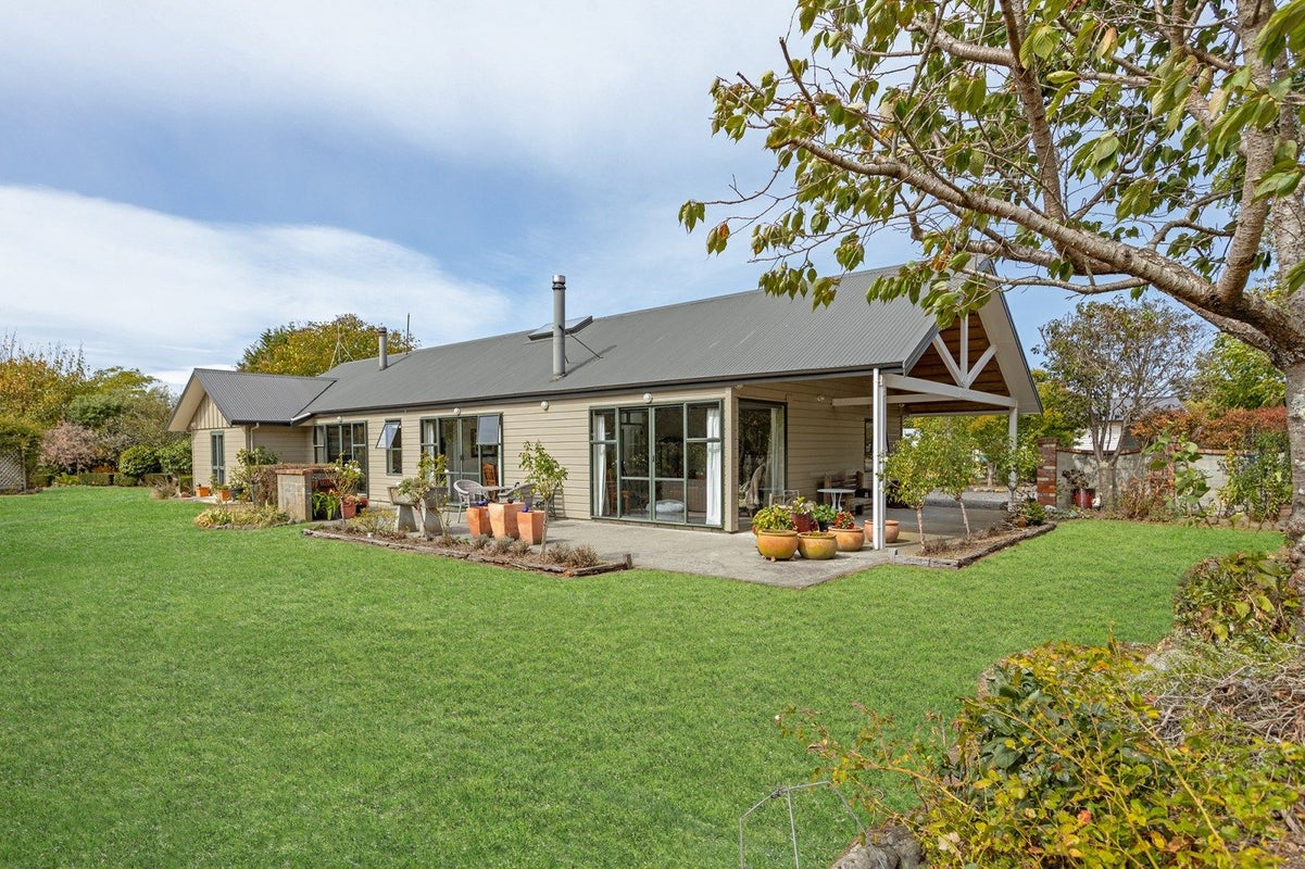 40 Willow Park Drive, Masterton - Carousel 2