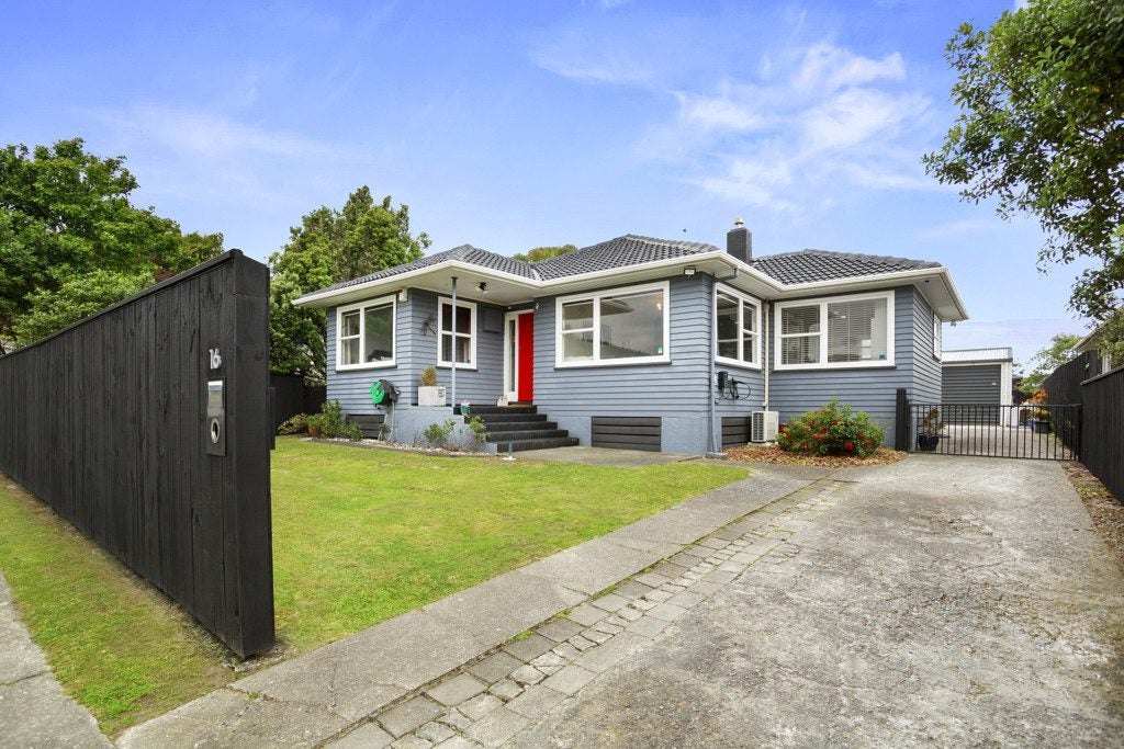 16 Pencarrow Crescent, Wainuiomata, Lower Hutt - Carousel 1