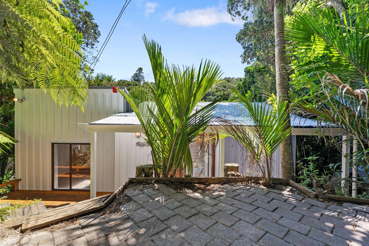21 Hekerua Road, Oneroa, Waiheke Island - Carousel 2