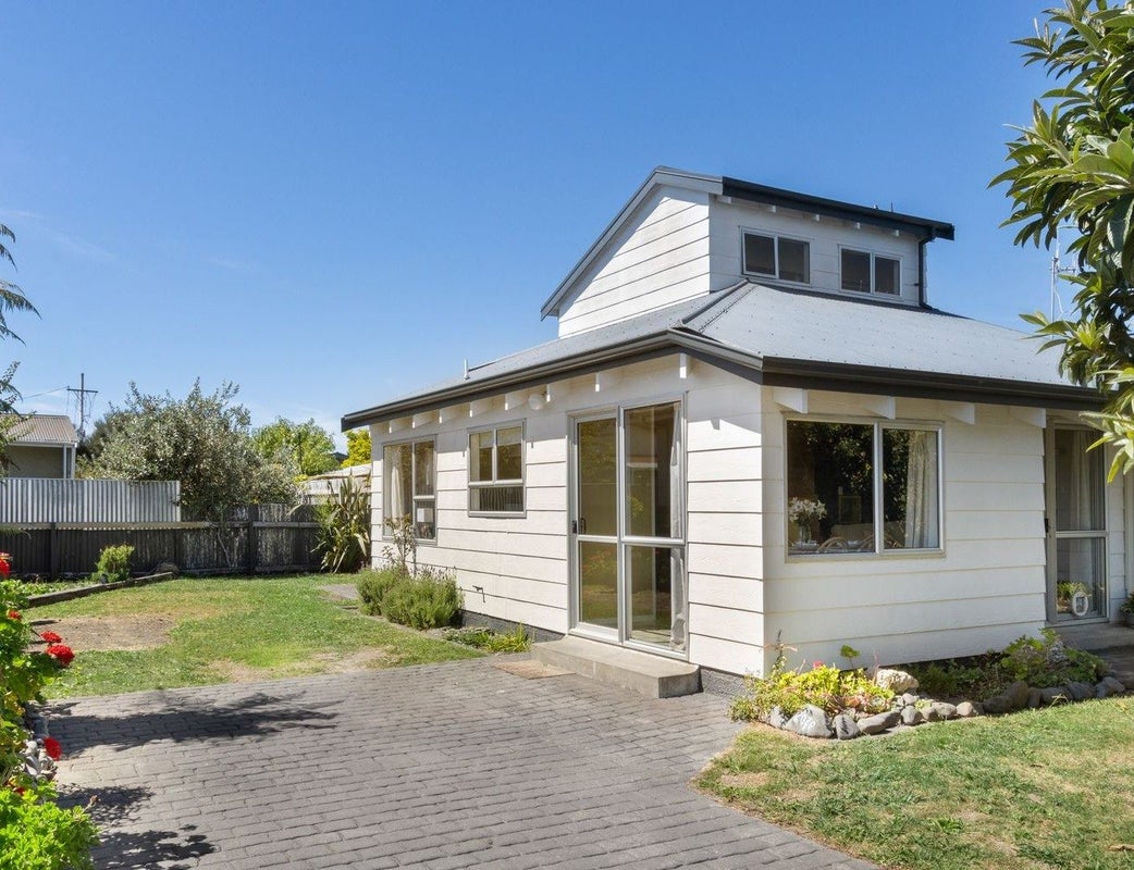 16A Cassino Crescent, Onekawa, Napier - Carousel 1