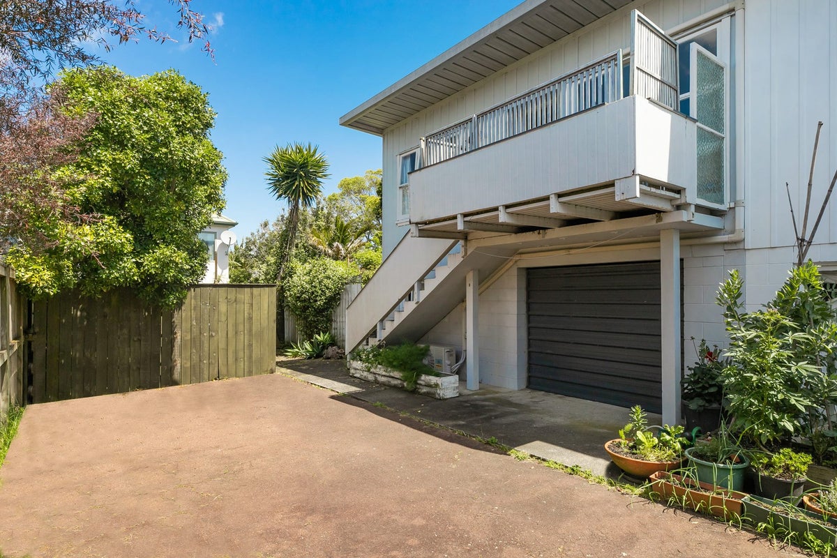 3/268 Meola Road, Point Chevalier, Auckland - Carousel 1