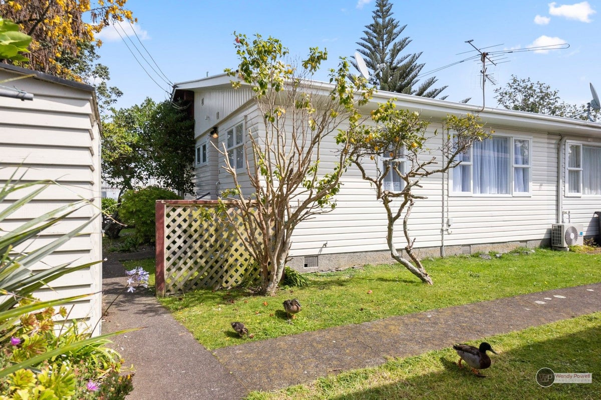 5/52 LEIGHTON AVE, GRACEFIELD, LOWER HUTT - Carousel 10