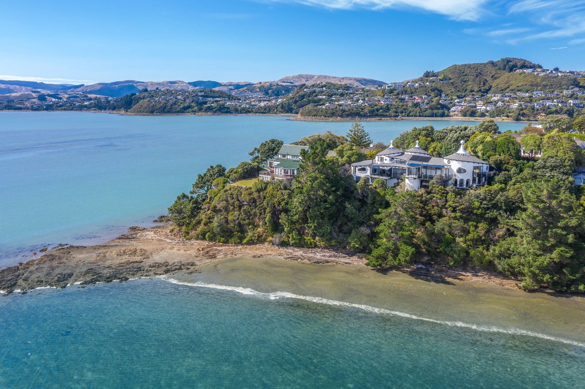 82 Seaview Road, Paremata, Porirua - Carousel 1