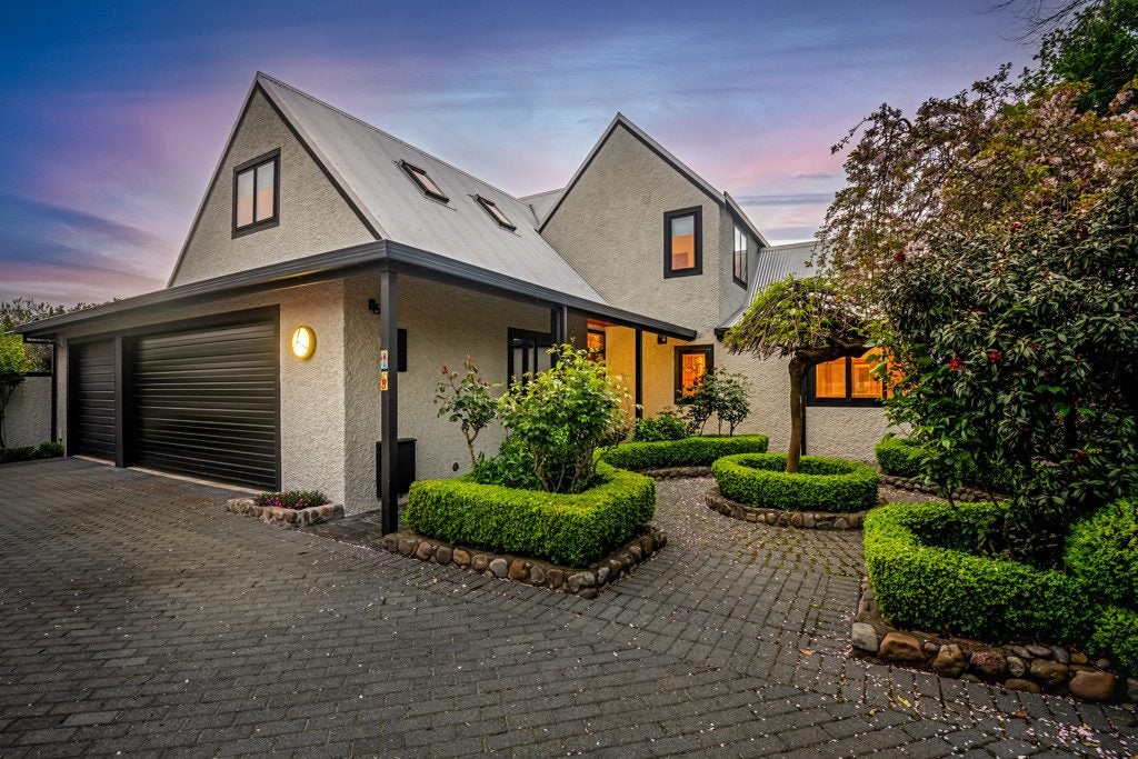 18 Durham Crescent, Palmerston North, Palmerston North - Carousel 1