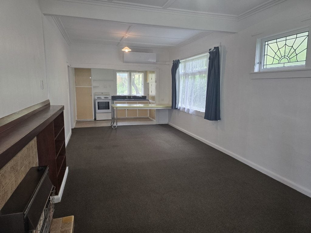 2 Cambridge Street, Gonville, Whanganui - Carousel 2