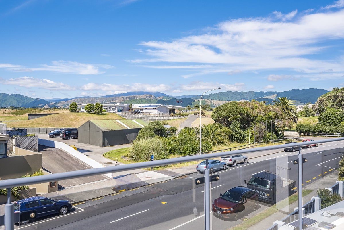 379 Kapiti Road, Paraparaumu Beach, Paraparaumu - Carousel 2