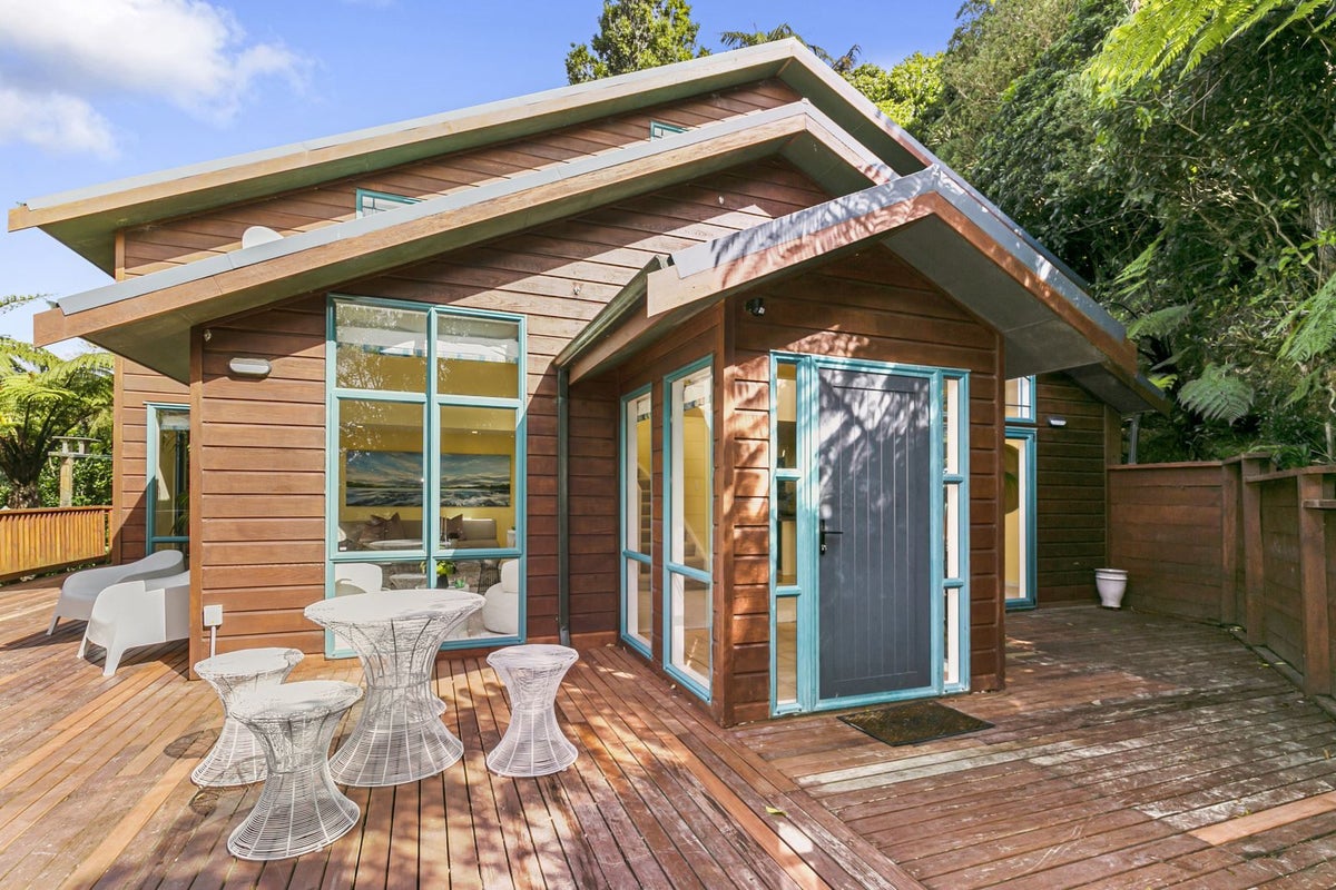 21 Hauraki Street, Karori, Wellington - Carousel 1