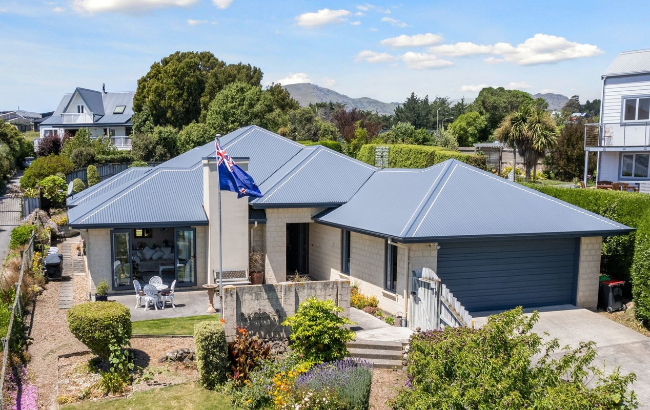 21 James Drive, Diamond Harbour, Lyttelton - Carousel 1