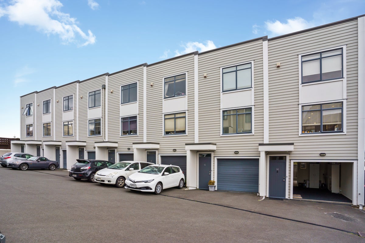 127H Queens Road, Panmure, Auckland - Carousel 2