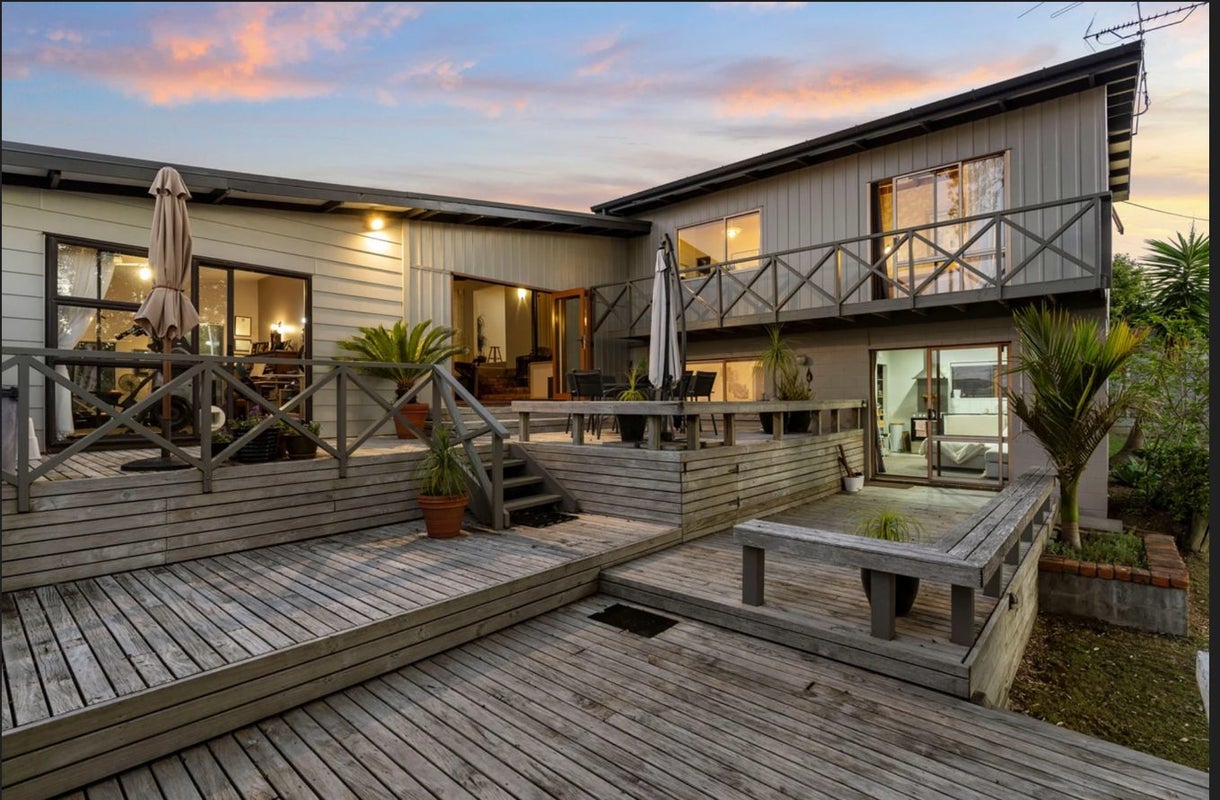 438 Beach Road, Murrays Bay, Auckland - Carousel 2