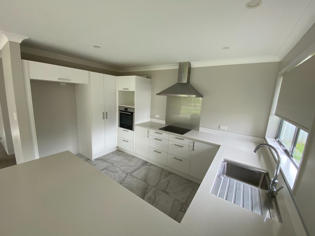 9 Kahawairahi Drive, Beachlands, Auckland - Carousel 1