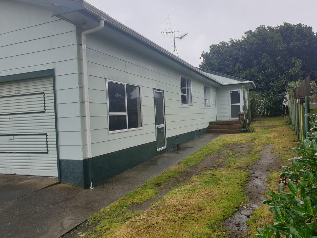 10 Colenso Place, Otaki Beach, Otaki - Carousel 2