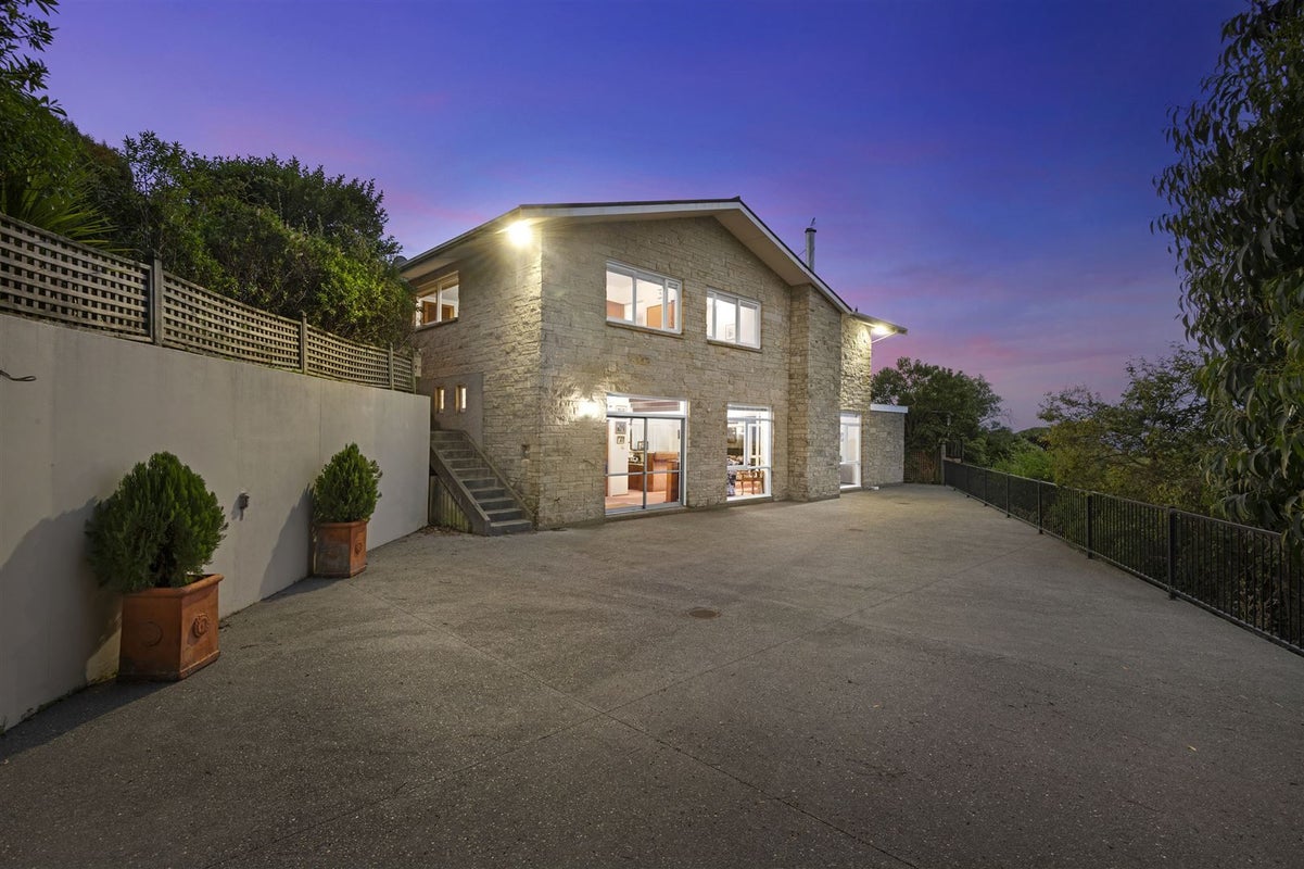 1/32 Takahe Drive, Cashmere, Christchurch - Carousel 2