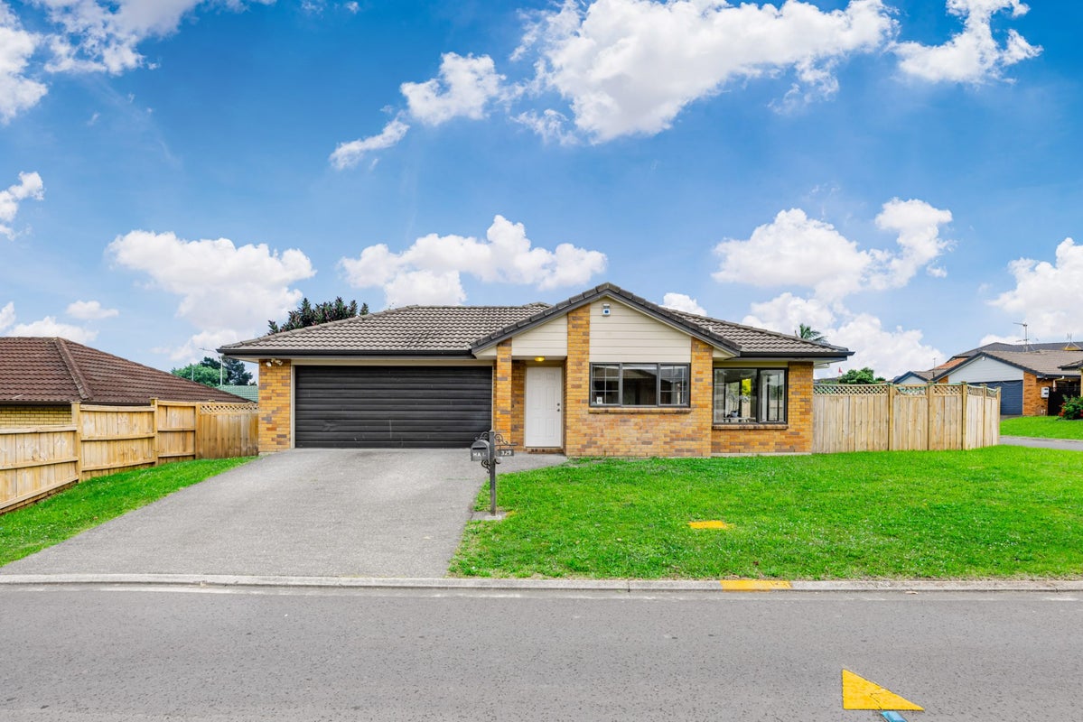 329 Mahia Road, Weymouth, Auckland - Carousel 1