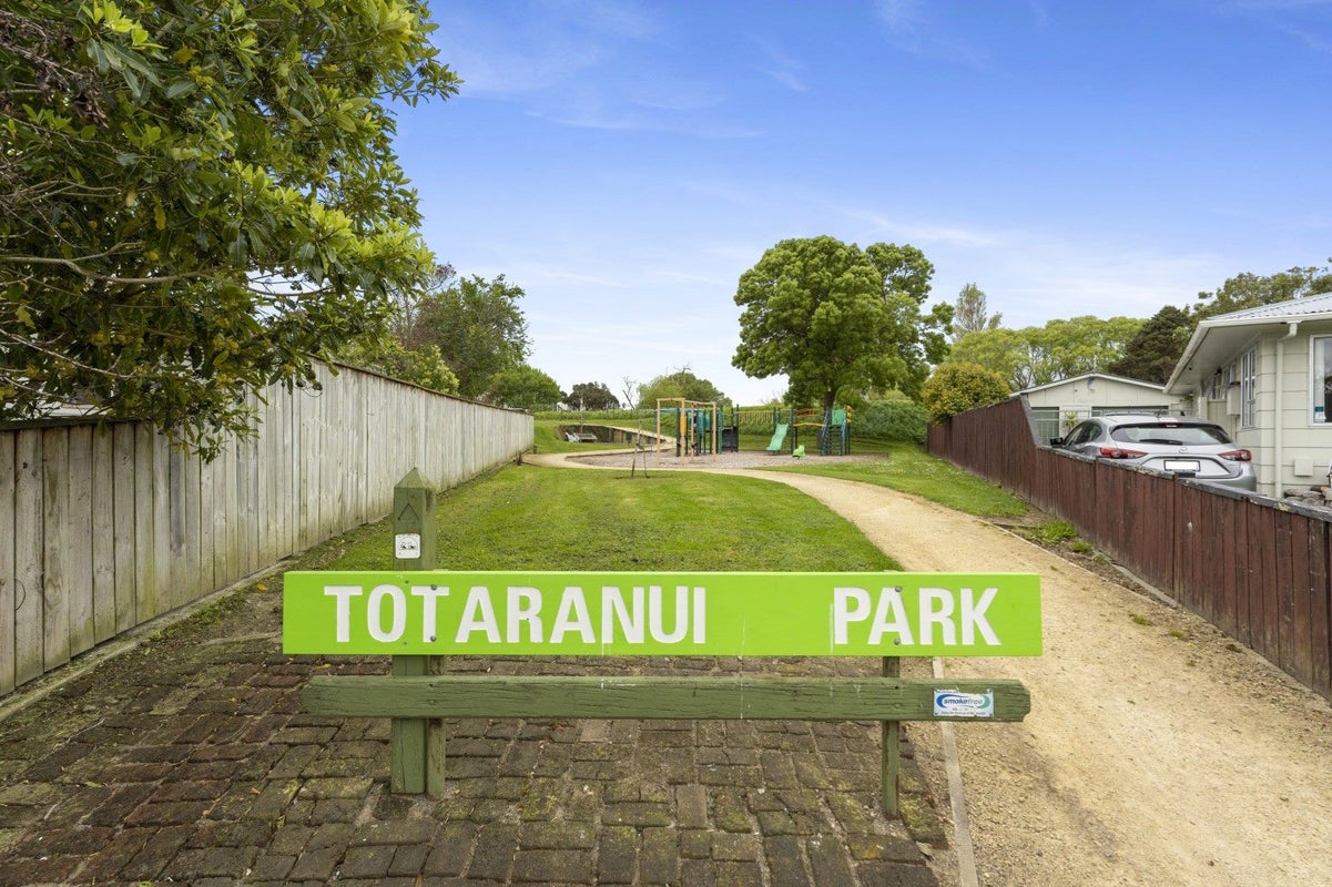 3 Grant Place, Awapuni, Palmerston North - Carousel 24