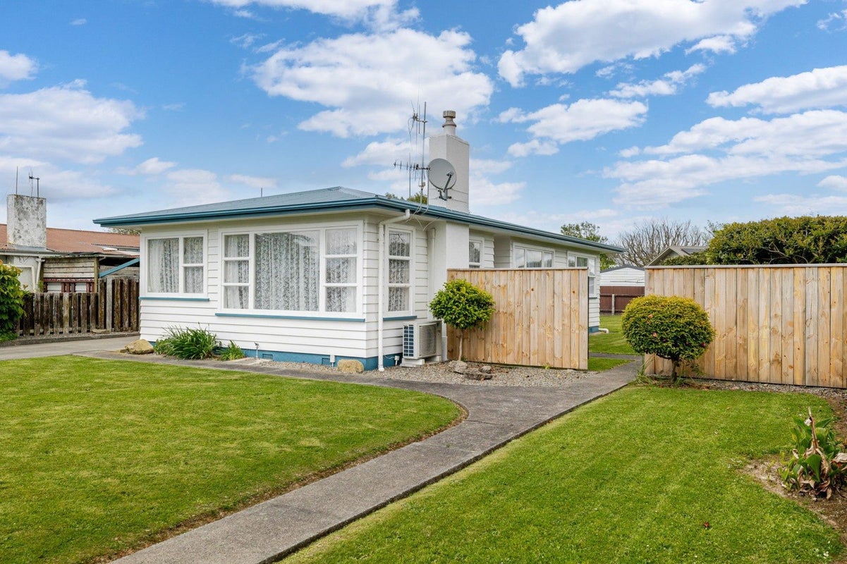 18 Abraham Crescent, Milson, Palmerston North - Carousel 2