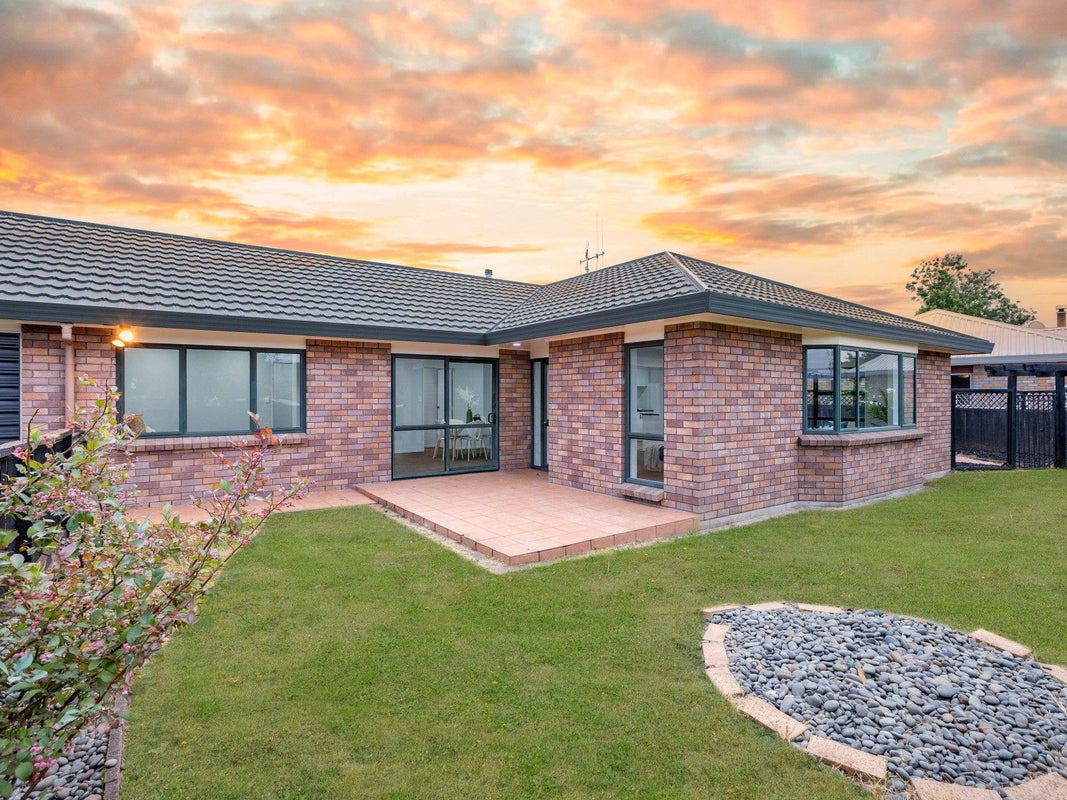 48 Forth Crescent, Glenview, Hamilton - Carousel 2