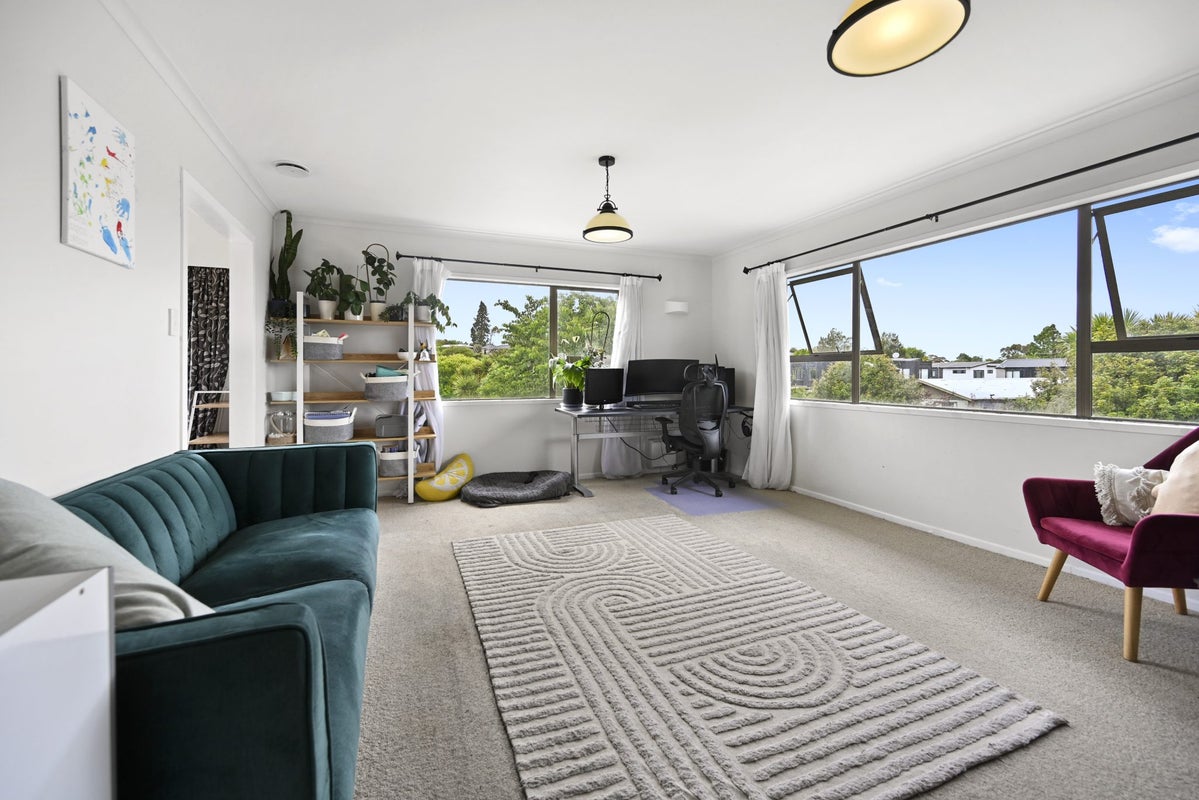 26 Gilbass Avenue, Hamilton Lake, Hamilton - Carousel 2