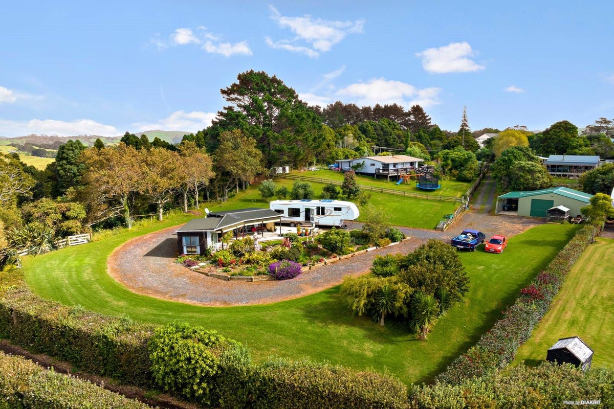 7 Matakawau Road, Waiuku - Carousel 1