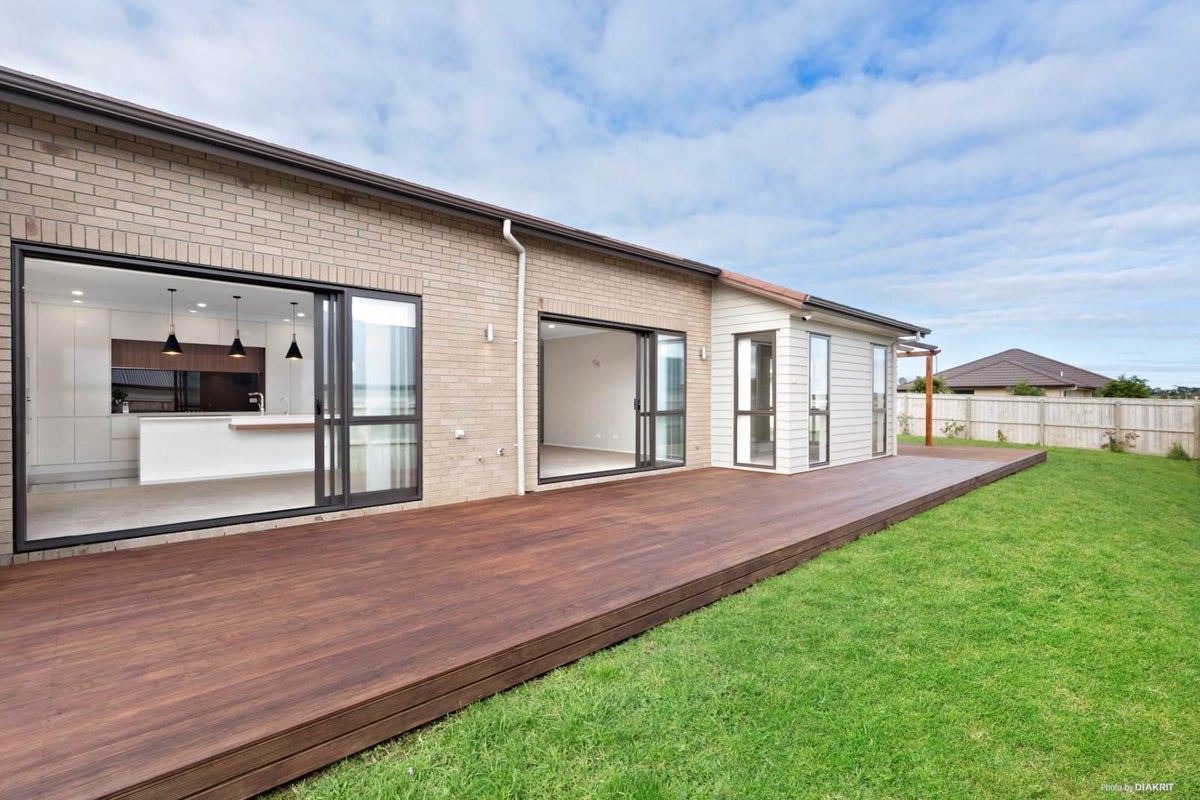 65 Seventh View Avenue, Beachlands, Auckland - Carousel 2