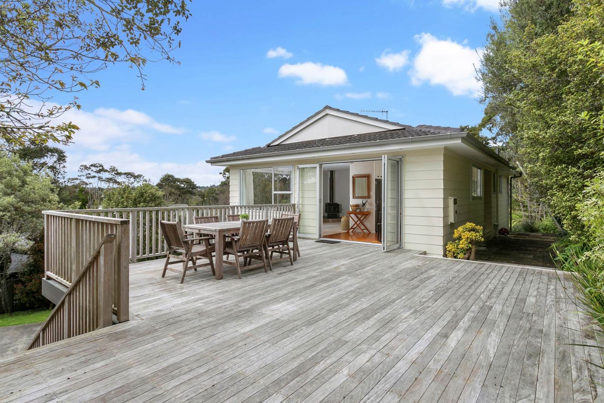 15 Stallard Place, Glen Eden, Auckland - Carousel 2
