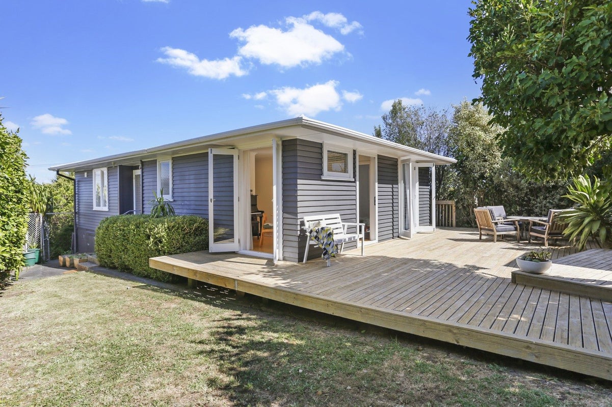 4 Kapuka Road, Mangere Bridge, Auckland - Carousel 1