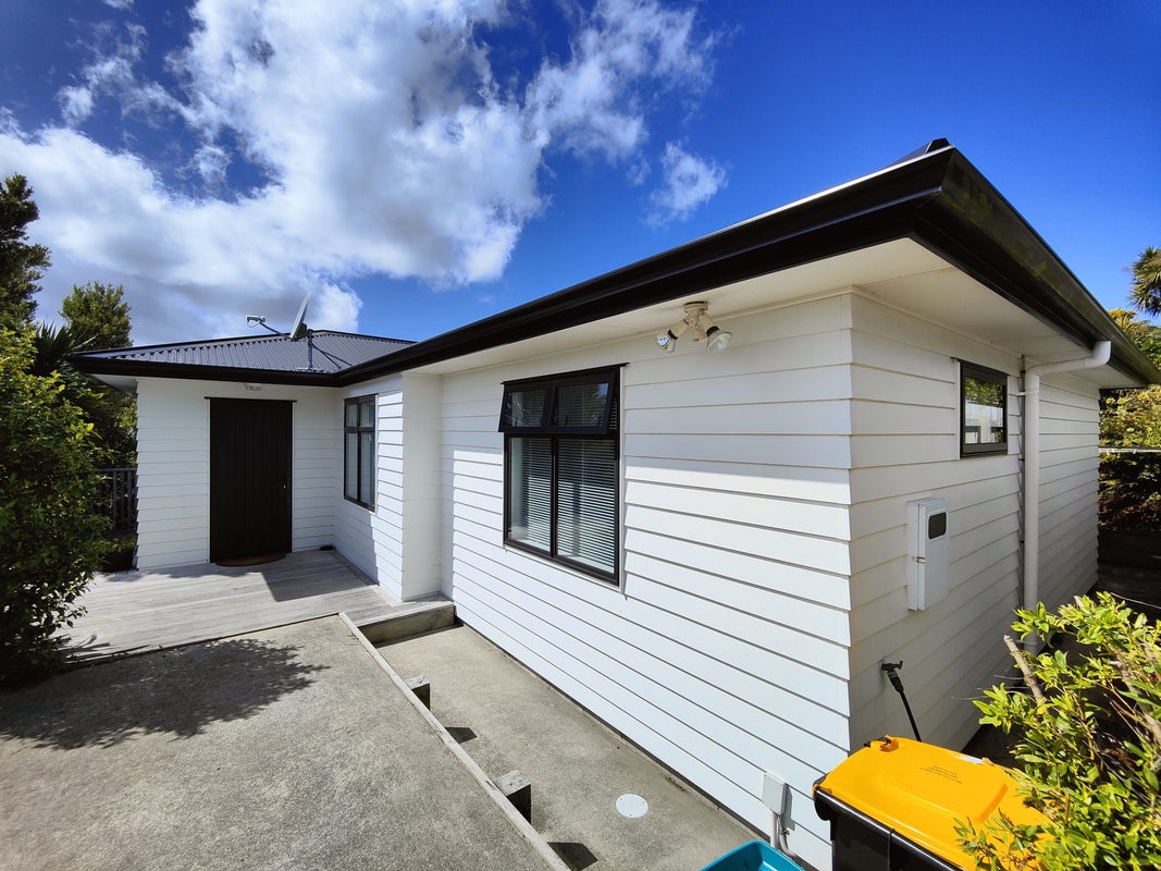 15A Barclay Street, Newlands, Wellington - Carousel 1