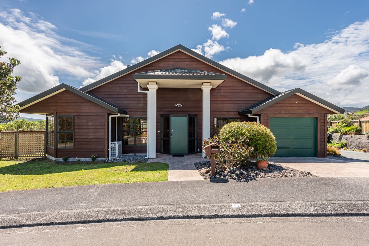 4A Peppertree Lane, Woodridge, Wellington - Carousel 1