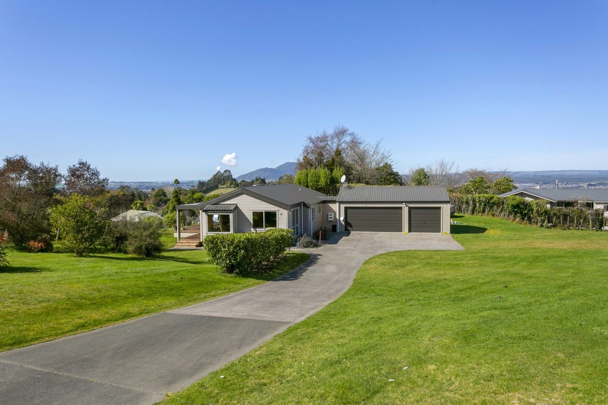 18 Glen Mohr, Acacia Bay, Taupo - Carousel 1