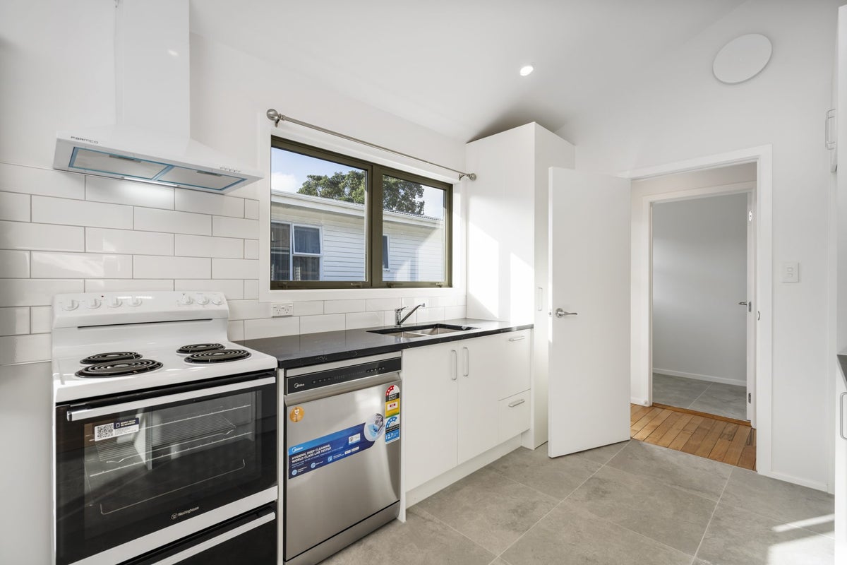 23 Connaught Street, Blockhouse Bay, Auckland - Carousel 2