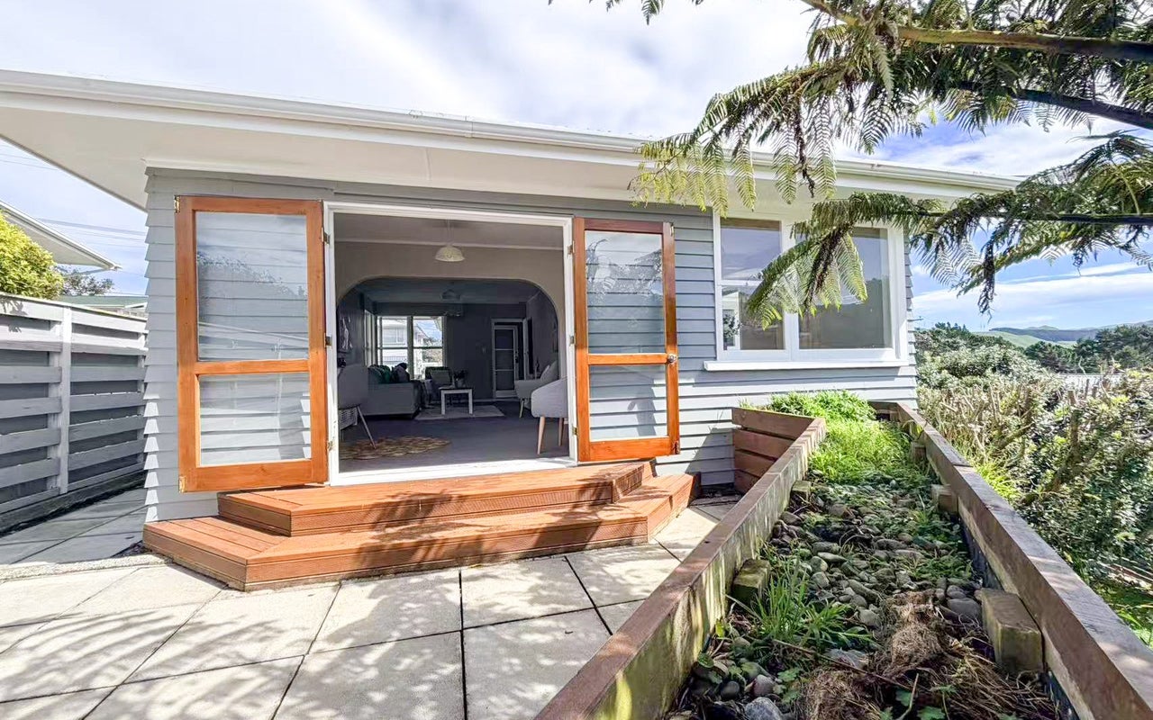 64 Mark Avenue, Paparangi, Wellington - Carousel 1