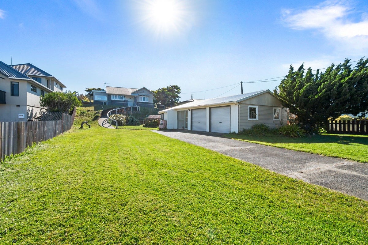 27 Bond Street, Foxton Beach, Foxton - Carousel 1