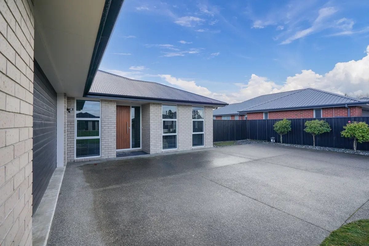86 Hoffman Court, Waikiwi, Invercargill - Carousel 2
