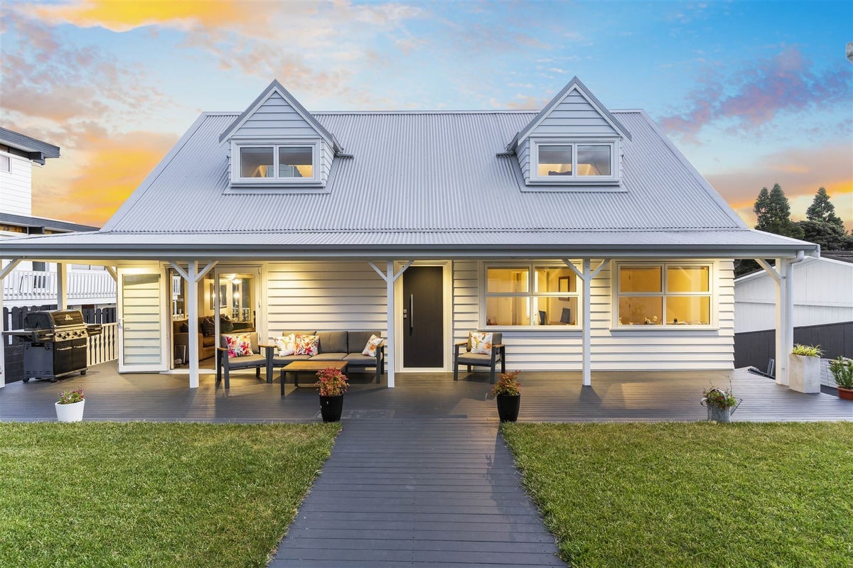 62 Chelsea View Drive, Chatswood, Auckland - Carousel 1