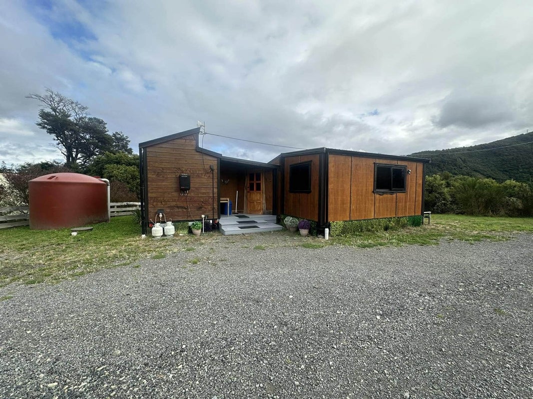 5B Twin Lakes Road, Te Marua, Upper Hutt - Carousel 1